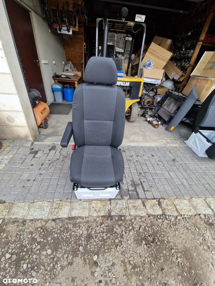 FOTEL LEWY MERCEDES SPRINTER 906 VW CRAFTER - 1