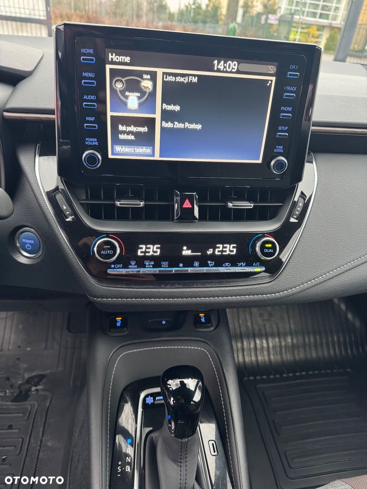 Toyota Corolla 2.0 Hybrid Trek - 17