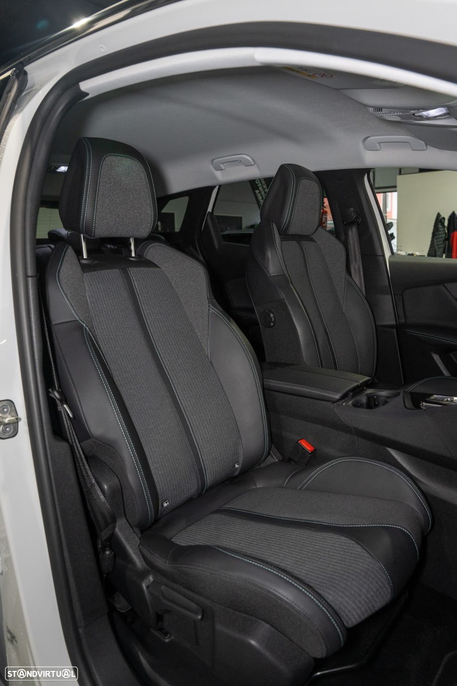 Peugeot 3008 1.6 Hybrid Allure Pack e-EAT8 - 18