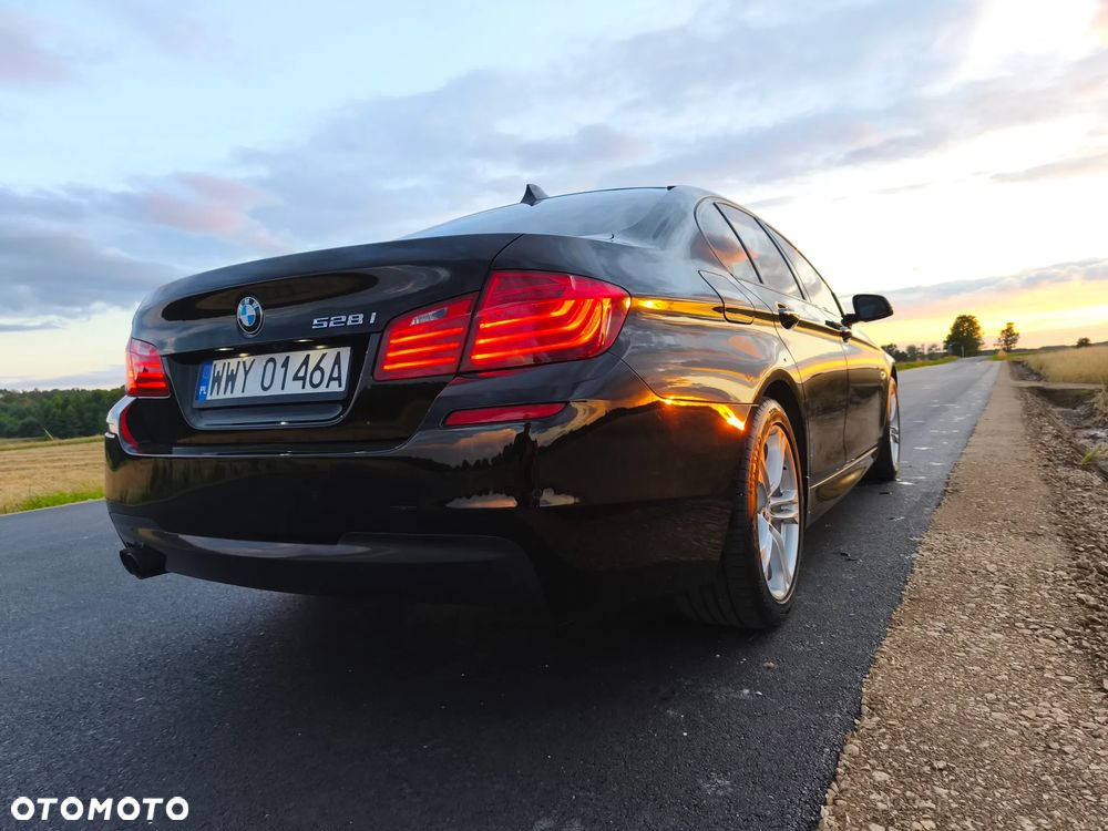 BMW Seria 5 528i - 3