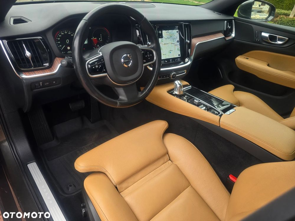 Volvo V60 T8 AWD Plug-In Hybrid Inscription - 19