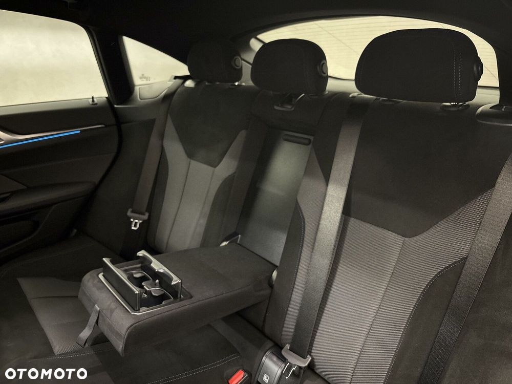 BMW i4 - 17