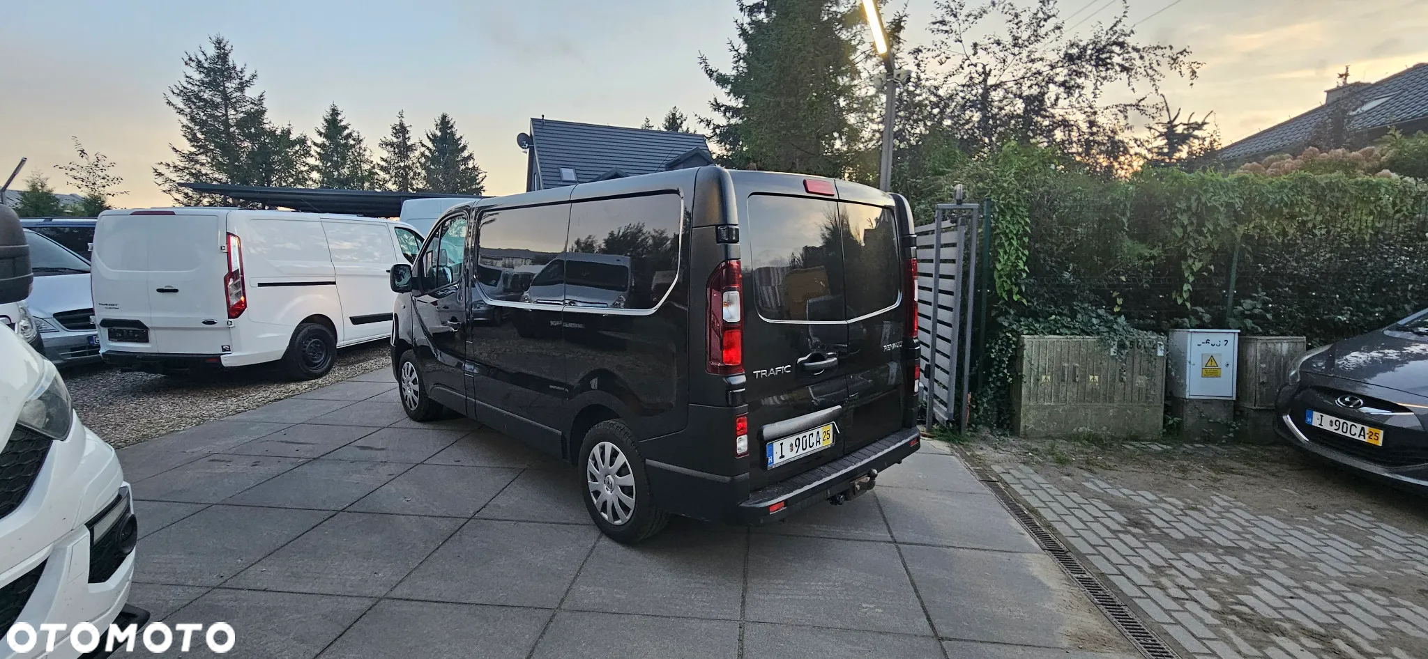 Renault TRAFIC L1H1 CZARNY KLIMATYZACJA - 4