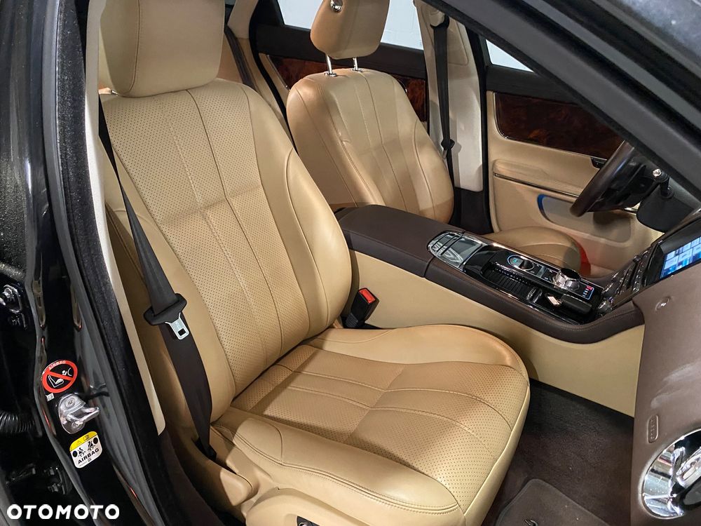 Jaguar XJ 3.0 D V6 Premium Luxury - 12