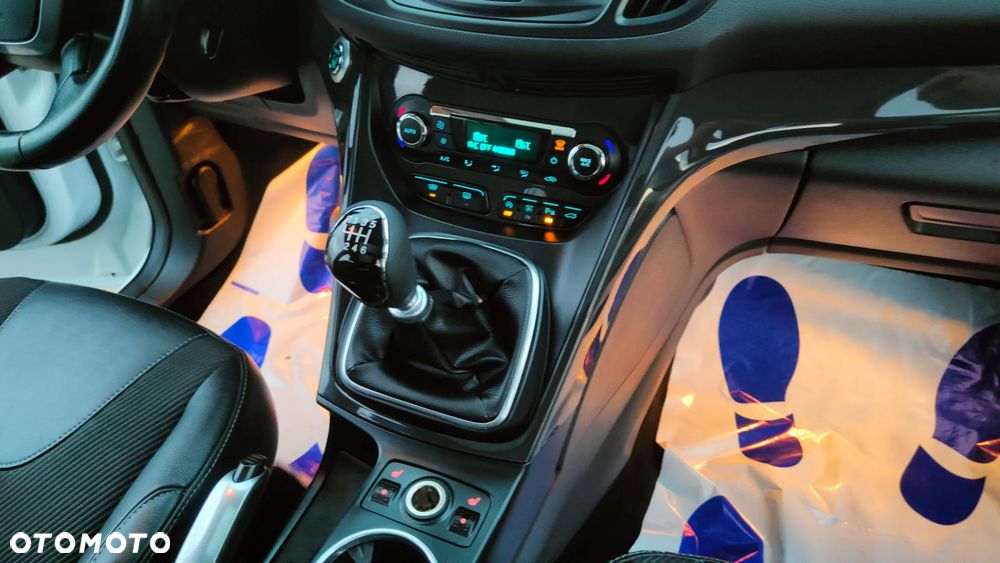 Ford Kuga - 37