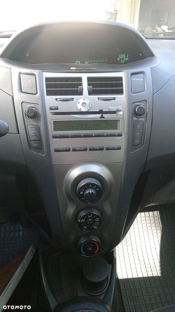 Toyota Yaris 1.0 Terra A/C - 12