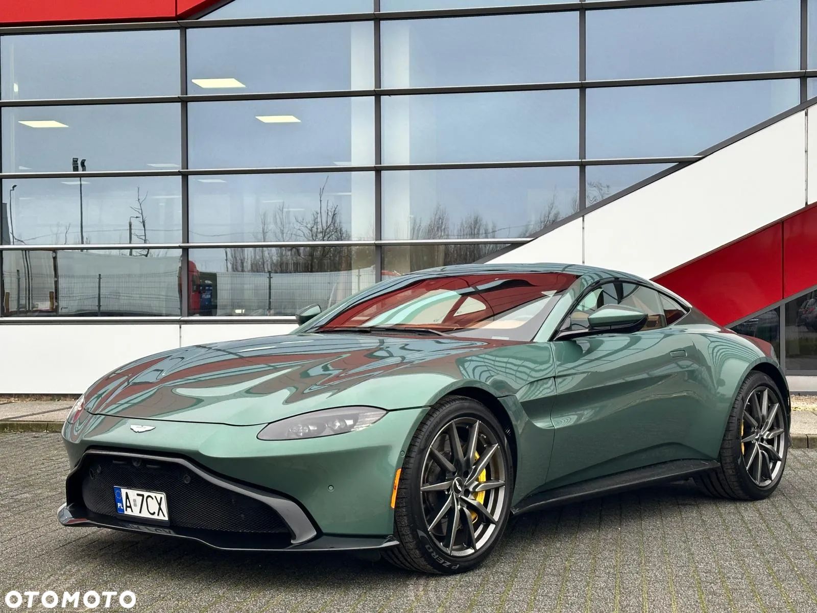 Aston Martin Vantage - 1