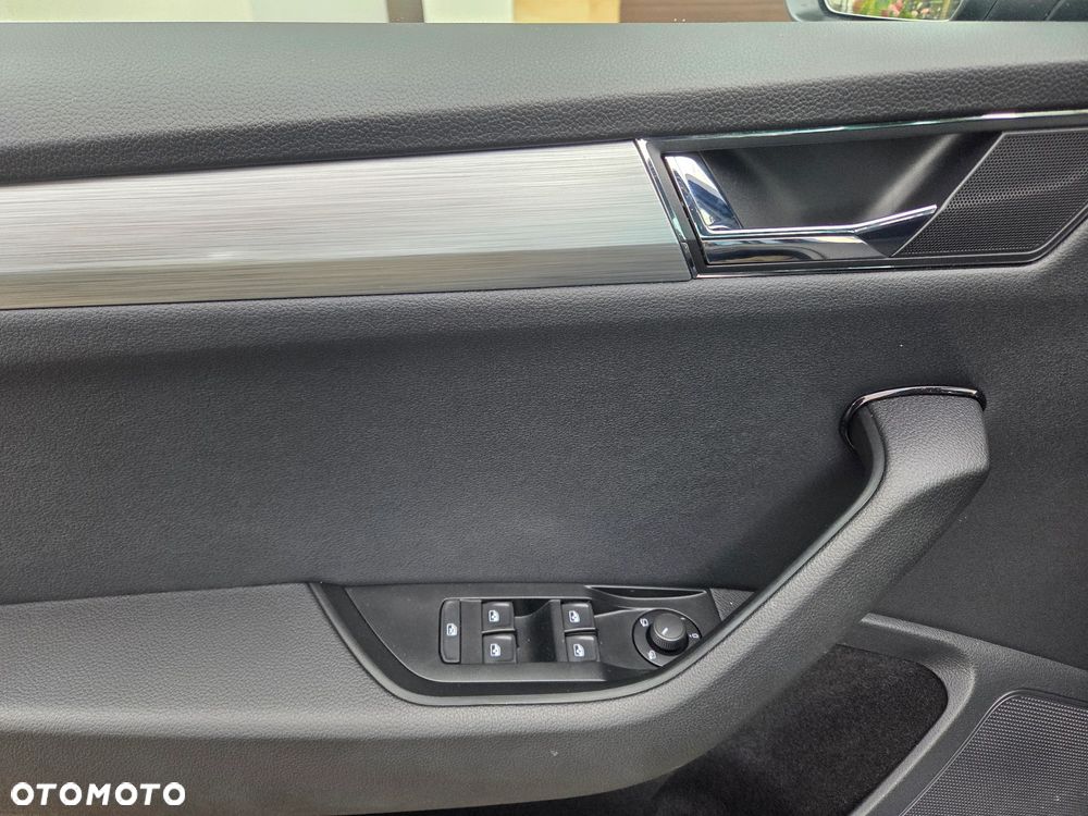 Skoda Superb 1.5 TSI Ambition DSG - 25
