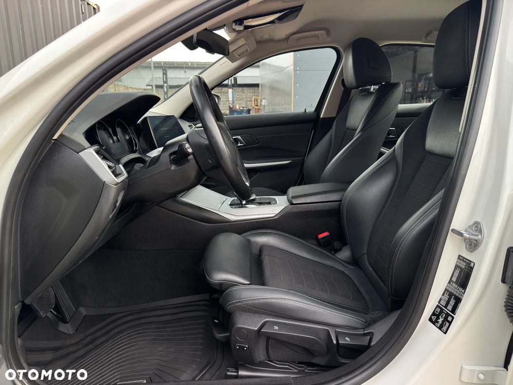 BMW Seria 3 320d xDrive - 17