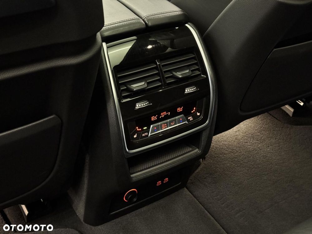 BMW X7 - 27