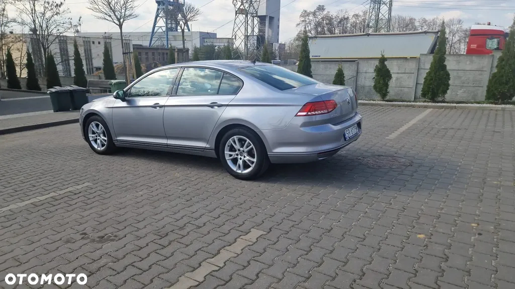 Volkswagen Passat 2.0 TDI SCR Trendline - 4