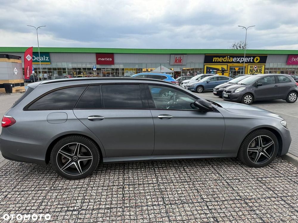 Mercedes-Benz Klasa E 300 de AMG - 4