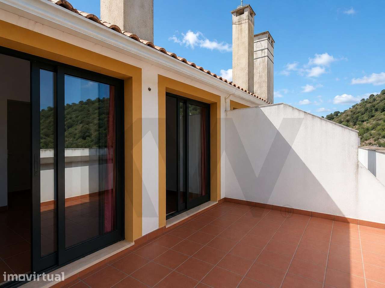 Apartamento T2 Duplex com Mezzanine e Vista Panorâmica sobre o Rio Tej - Grande imagem: 2/26