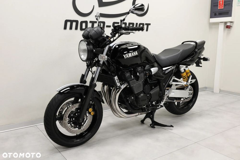 Yamaha XJR - 4