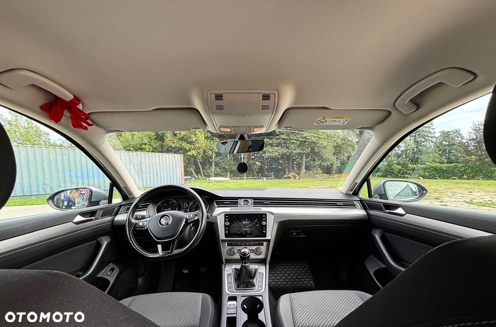Volkswagen Passat 1.6 TDI BMT Comfortline - 10