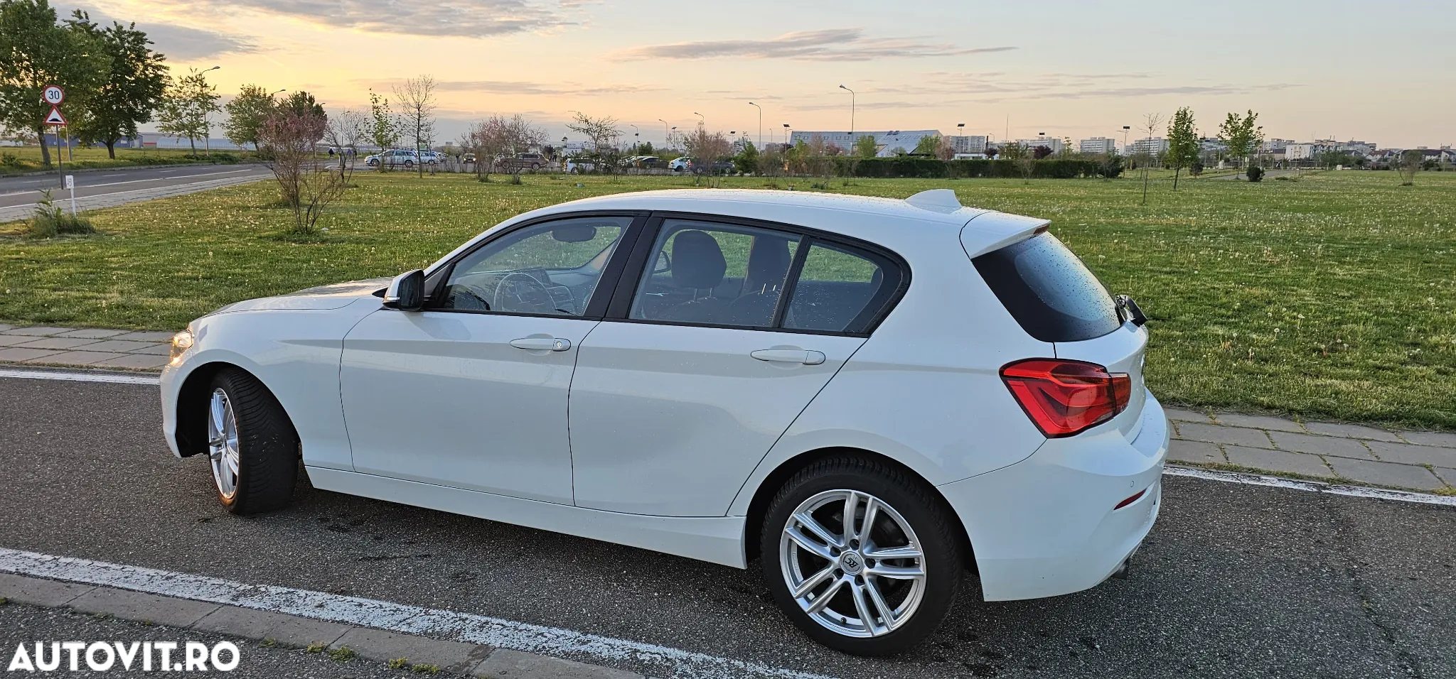 BMW Seria 1 118i - 5