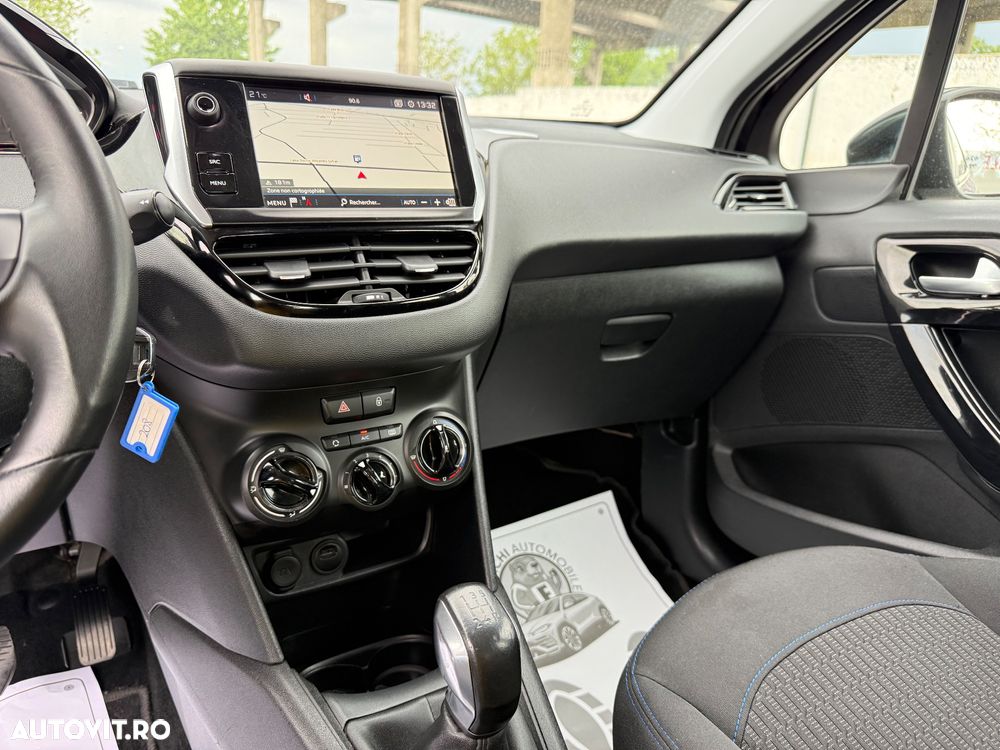 Peugeot 208 PureTech 82 Stop & Start Signature - 17