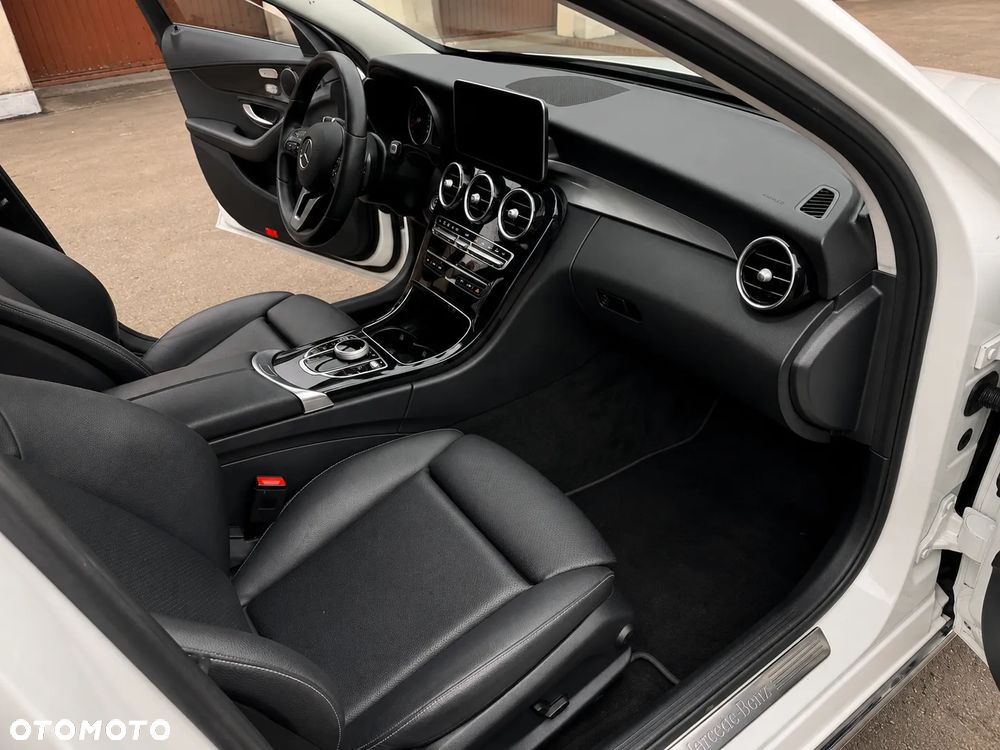 Mercedes-Benz Klasa C 200 d 9G-TRONIC - 34