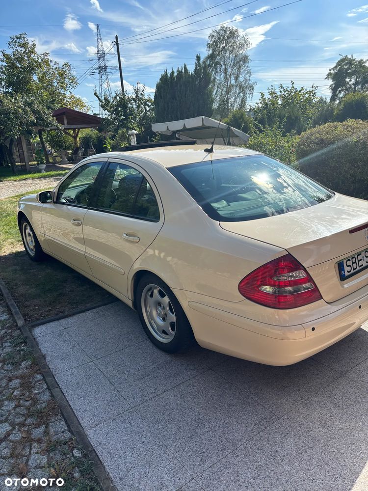 Mercedes-Benz E-Class 2005 photo 5