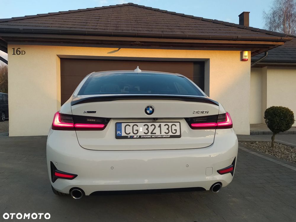BMW Seria 3 330i Sport Line - 11