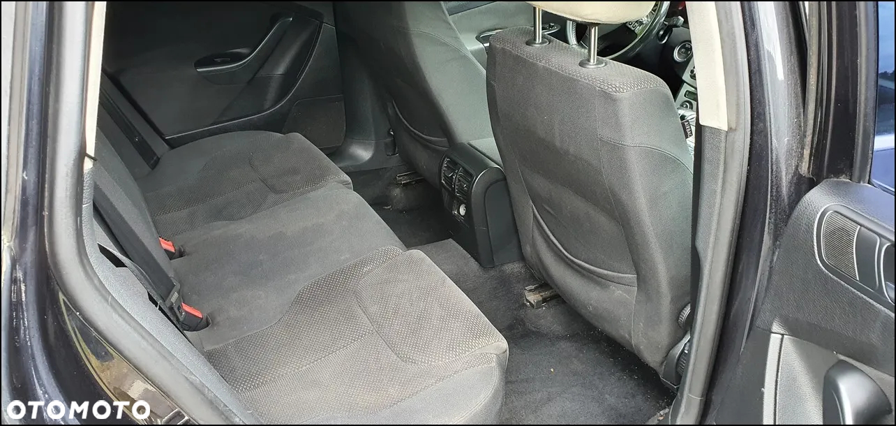 Volkswagen Passat - 13