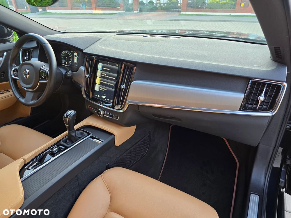 Volvo V90 D3 Momentum Pro - 31
