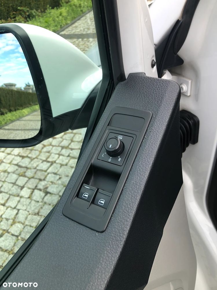 Volkswagen Caravelle - 35