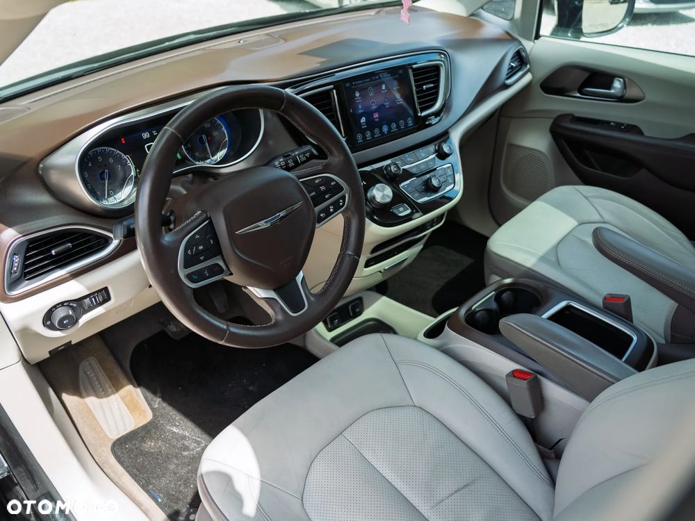 Chrysler Pacifica - 13