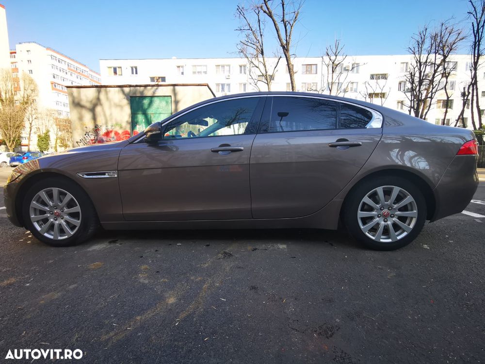 Jaguar XE 2.0 Portfolio - 7