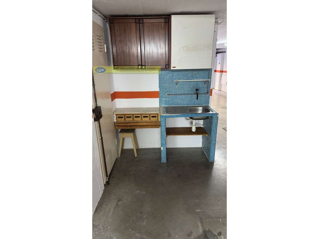 Garagem em Tercena, 76m2 com Wc e saída direta para a rua - Grande imagem: 4/11