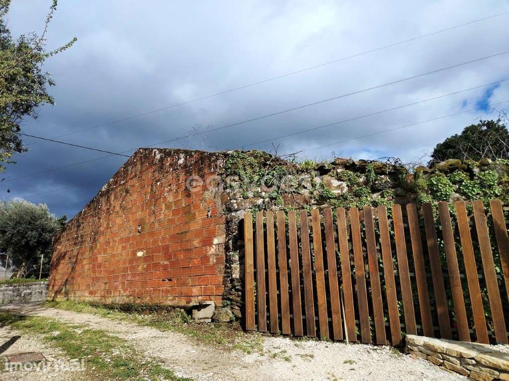 Moradia em ruínas para reconstrução a poucos minutos do Lago Azul - Grande imagem: 2/17