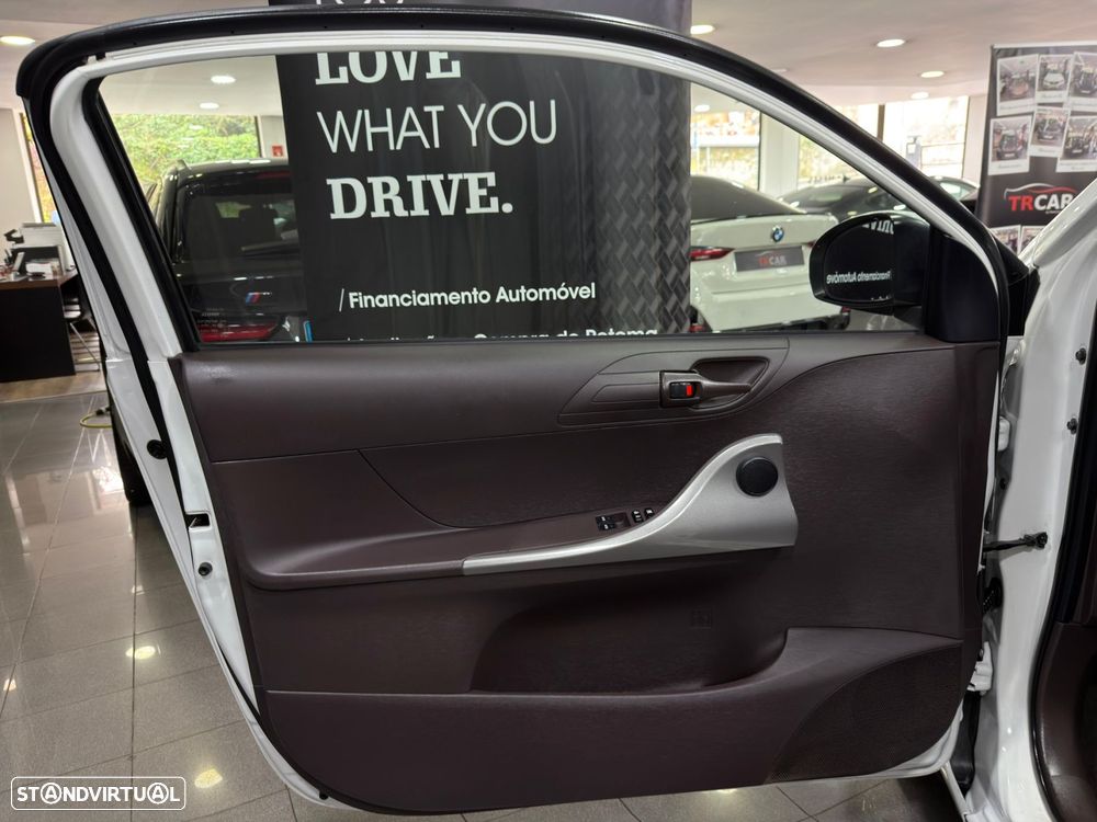 Toyota iQ 1.0 VVT-i 2 EP - 24