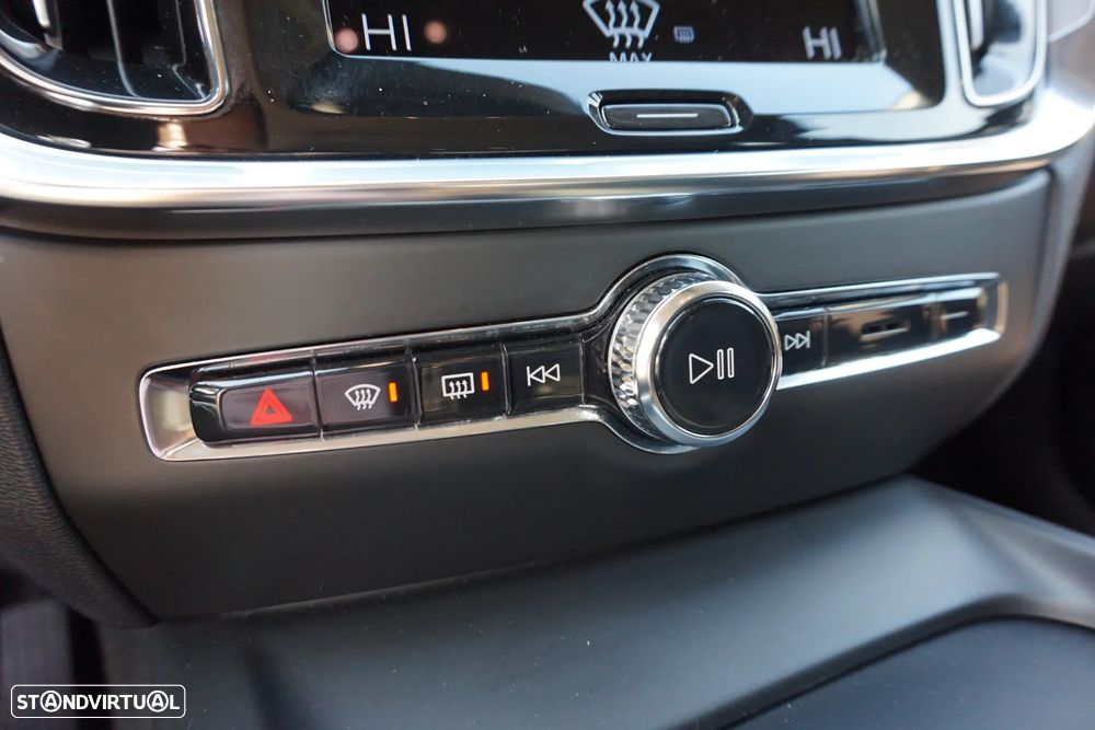 Volvo V60 2.0 B4 Momentum Core Geartronic - 25