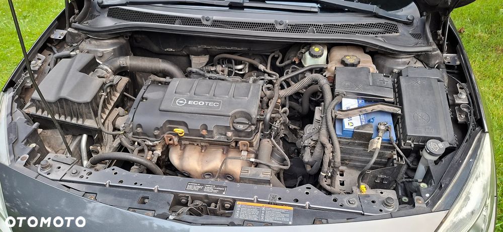 Opel Astra 1.4 ecoFLEX - 19