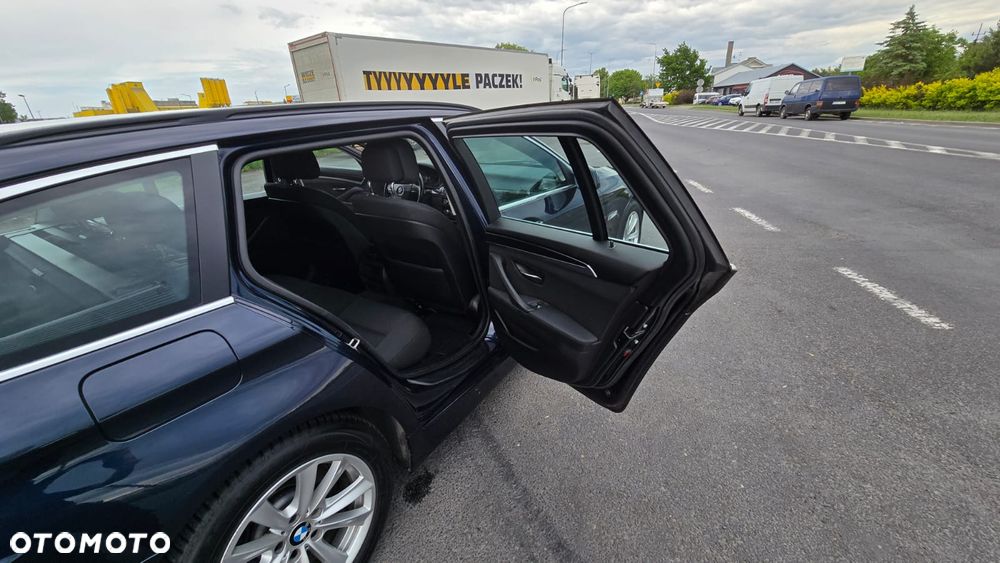 BMW Seria 5 520d - 24