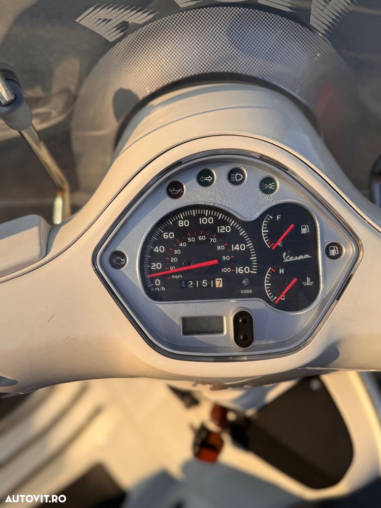 Vespa GTS 300 IE - 11