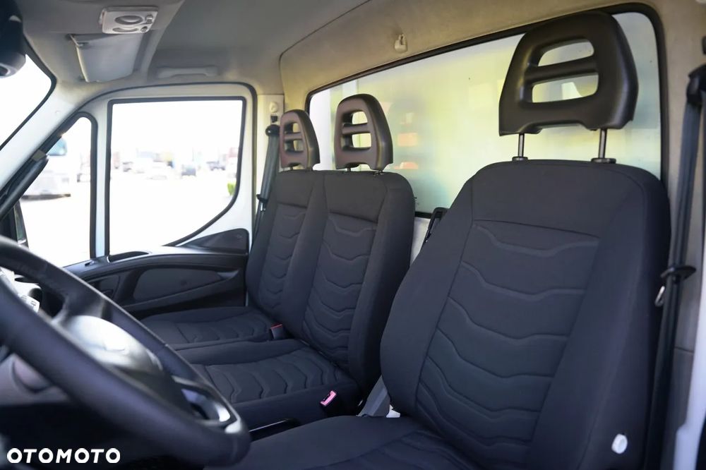 Iveco DAILY 70-150 / CHŁODNIA / AGREGAT THERMO KING V -300 MAX / BLIŹNIAK / WINDA DHOLLANDIA / AUTOMAT / 3 MIEJSCA - 28