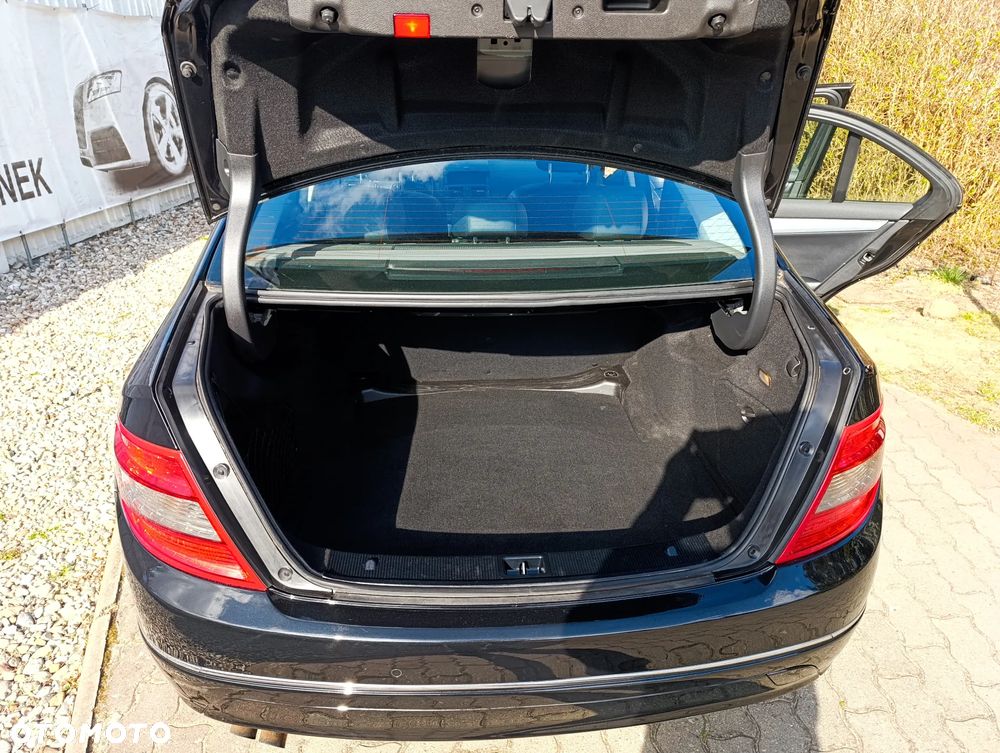 Mercedes-Benz Klasa C 180 CGI BlueEFFICIENCY Avantgarde - 22