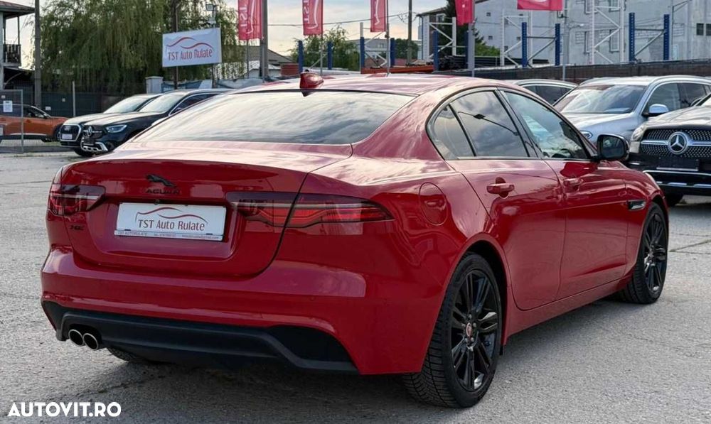 Jaguar XE D200 RWD MHEV R-Dynamic S - 9