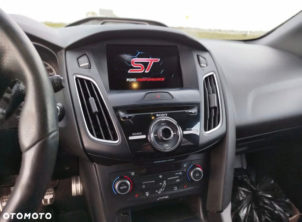 Ford Focus 2.0 EcoBoost ST - 9