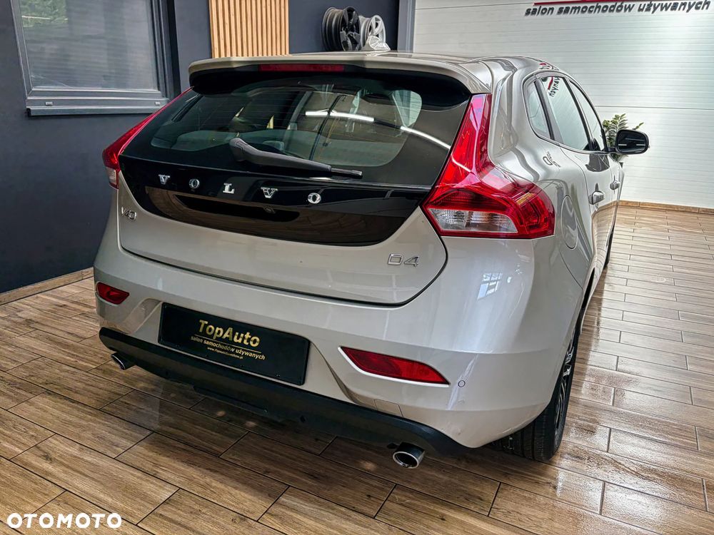 Volvo V40 D4 Geartronic Momentum - 8