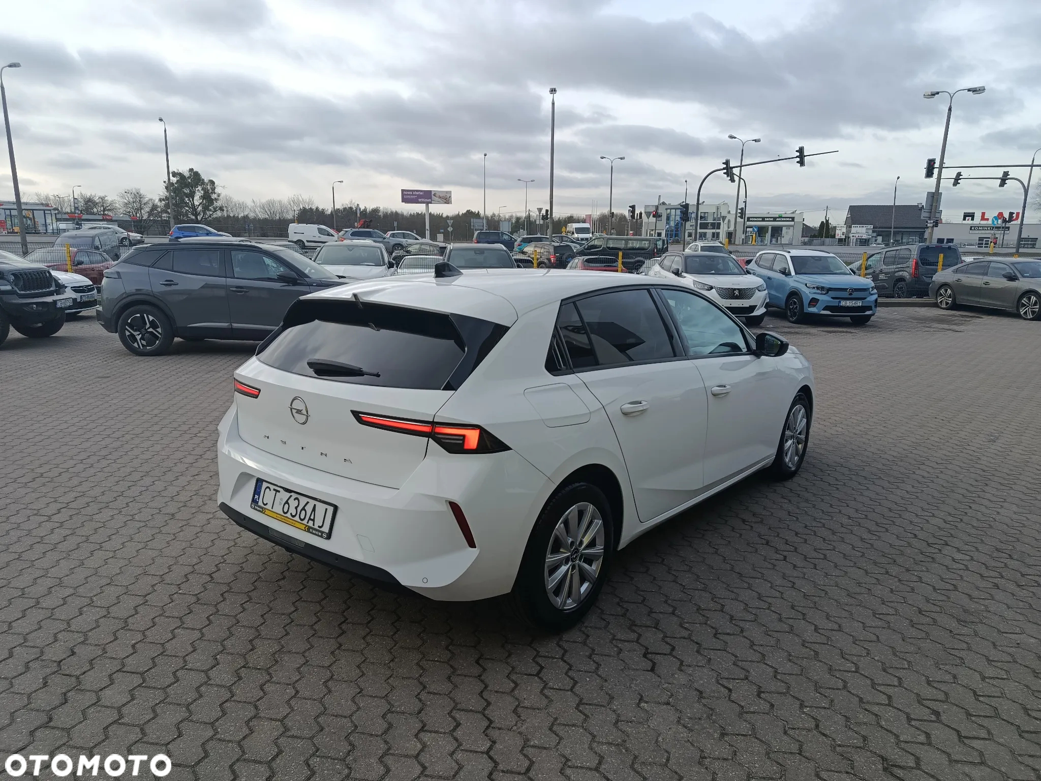 Opel Astra V 1.2 T Edition S&S - 3