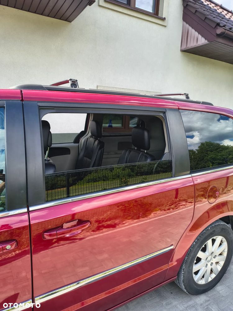 Chrysler Town & Country - 35