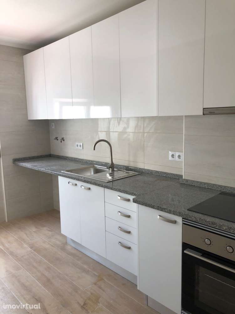 T2 BARREIRO - TOTALMENTE REMODELADO - Grande imagem: 3/22