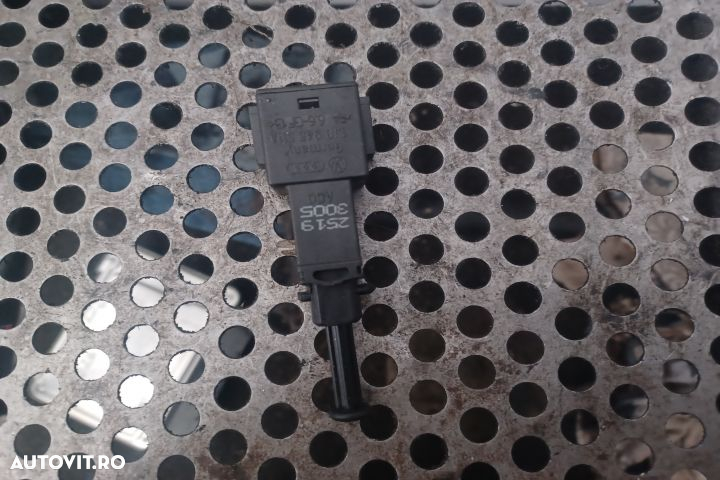 Switch pedala ambreiaj 1J0945511A Audi A5 8T  [din 2007 pana  2011] seria Coupe 2.0 TFSI MT (180 hp - 2