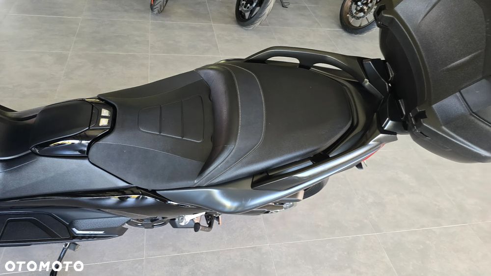 Yamaha Tmax - 16