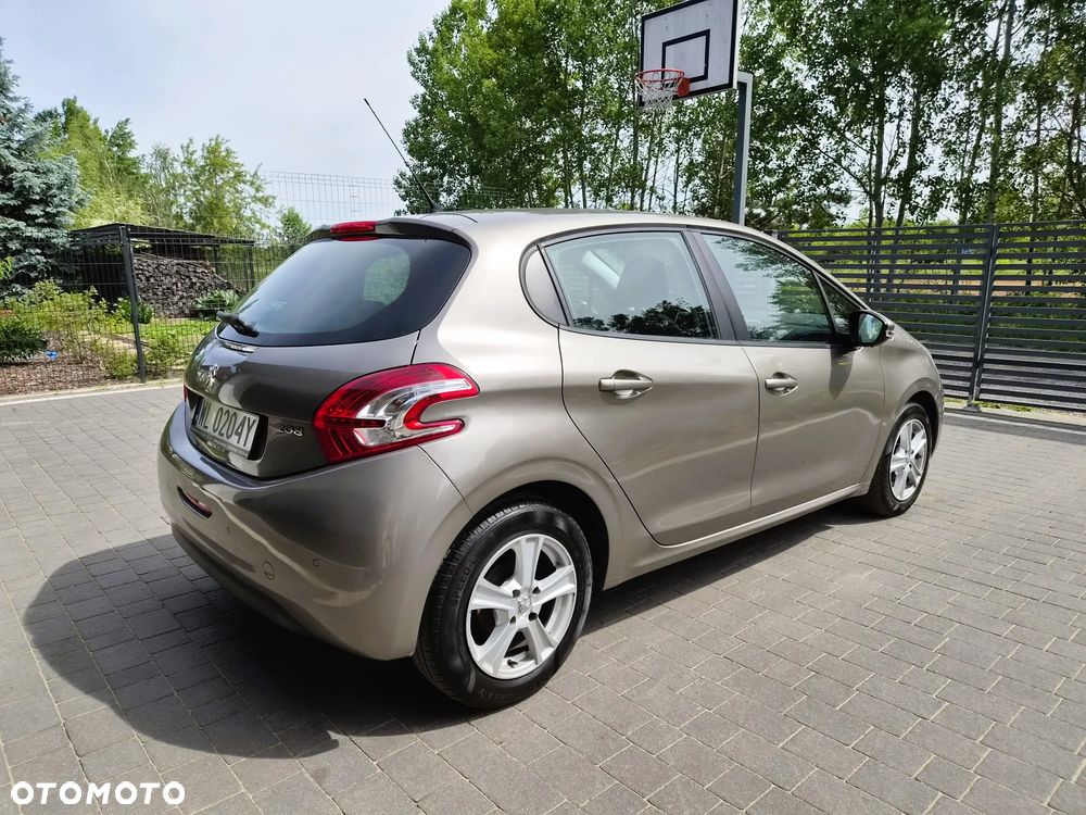 Peugeot 208 - 4