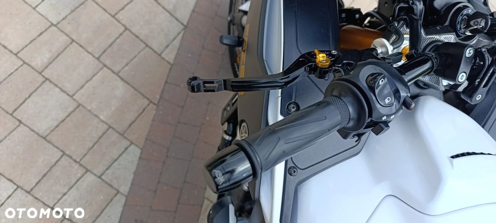 Yamaha FZ8 - 12