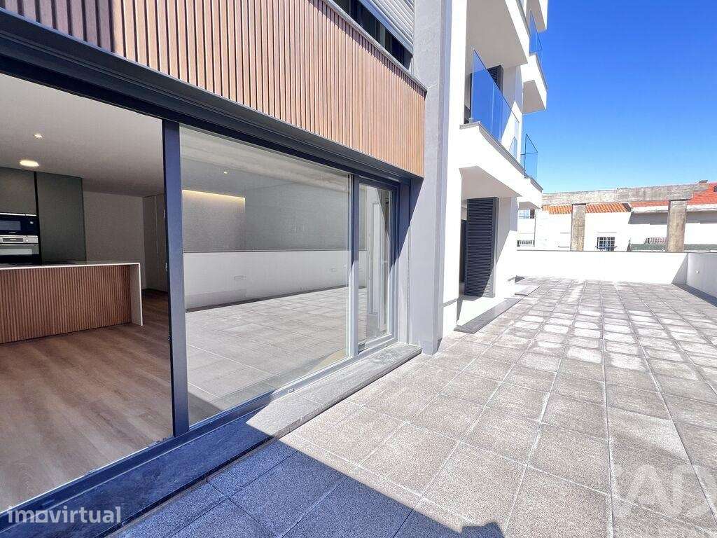 Apartamento T2 em Santa Maria, São Pedro E Matacães de 81,00 m2 - Grande imagem: 2/27