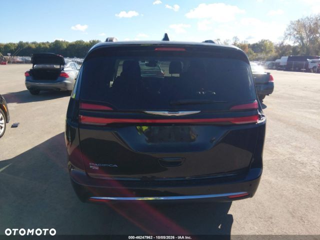 Chrysler Pacifica - 8